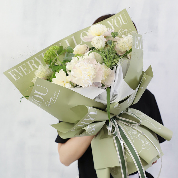 MYHC-40 กระดาษห่อดอกไม้คอตตอนขาวดำลาย Jane Eyre Hug